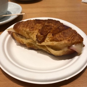 pastelito jamon y queso