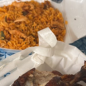Súper combo - Pollo entero + porción grande de Arroz + Porción grande ensalada