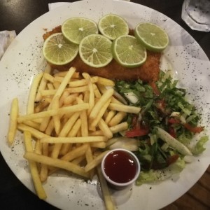 Filete de corvina apanada