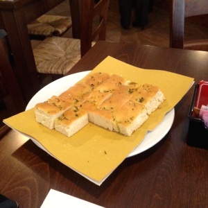 Focaccia de romero y aceite de oliva