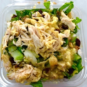 Ensalada Santino con pollo (to go). 