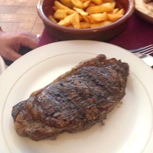 Bife de chorizo with fries