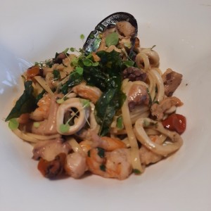 Linguini Aglio e Olio Frutto di Mare