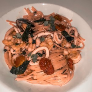 Linguini aglio e olio frutto di mare (Disponible gluten free)