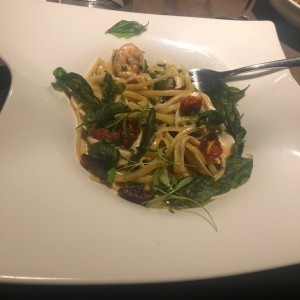 Linguini aglio e olio frutto di mare