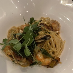 Linguini Aglio e Olio Frutto di Mare