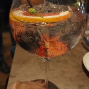 Gin tonic de frutos rojos