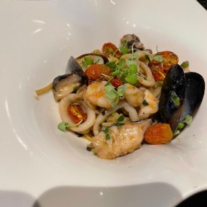 Linguini aglio e olio frutto di mare