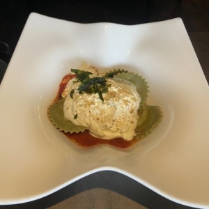 Ravioloni relleno de Burrata y Tomates Secos