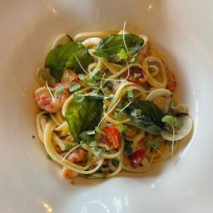 Linguini aglio e olio frutto di mare