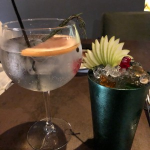 moscow mule y un Gin cocktail