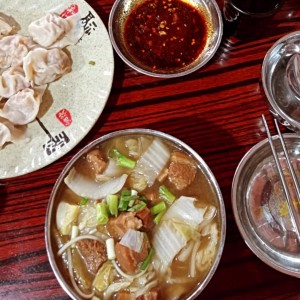 Sopa de fideos con Costilla