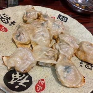 gyozas de puerco culantro fritas