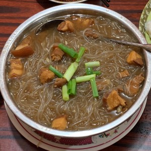 sopa de fideos transparentes de puerco