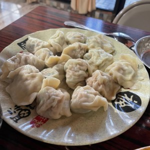 Dumplings al vapor de cerdo con puerro 