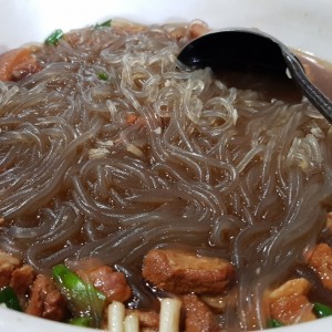 Sopita de fideos con puerco