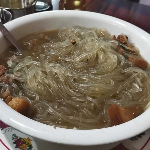 sopa de fideos trasparente