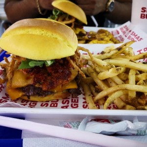 Flamenco Burger with Smashfries 