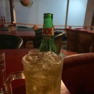 Chelada con cerveza Dos Equis (XX)