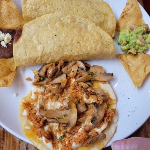 QUESADILLAS DE CHORIZO Y HONGOS