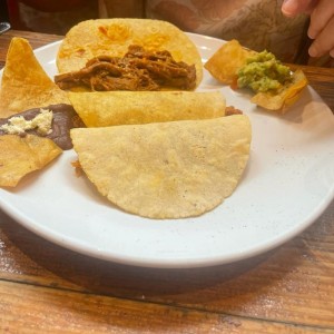 TACOS MIXTOS (con Pollo, Chorizo y Carne)