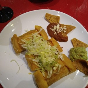 tacos fritos de frijoles