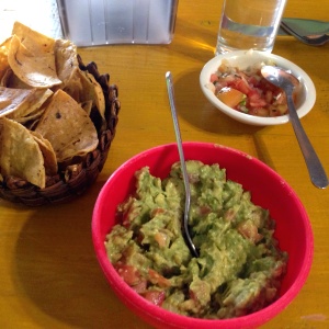 Guacamole con totopos