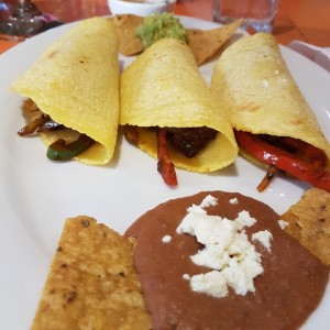 tacos de maiz con filete