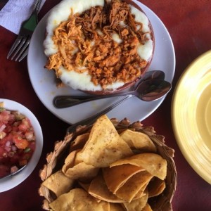 Queso fundido mixto con nachos