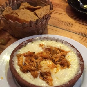 queso fundido con pollo