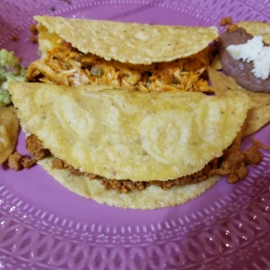 TACO SUAVE POLLO Y CHORIZO