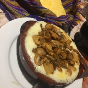 queso fundido con hongos