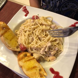 pasta alfredo con pollo