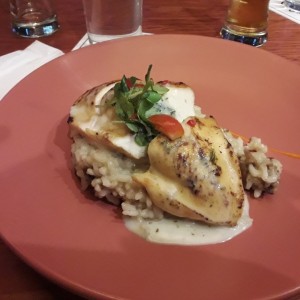 Risotto con hongos y Pechuga rellena de espinacas 