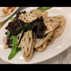 Vegetales Loto con alga y holantau