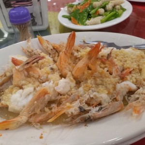 langostino al vapor con ajo y fideo