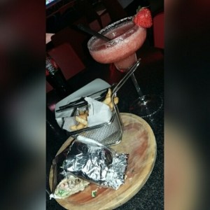 Shawarma de pollo y Margarita frozen de fresa