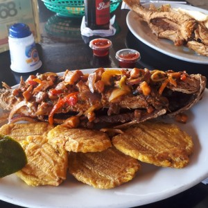 Corvina con mariscos mixtos