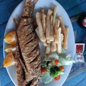 pescado frito con yuca