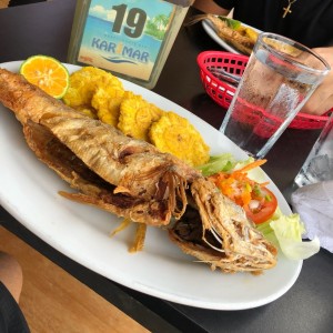 Corvina Frita con patacones