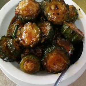 Pepino amargo relleno de pescado