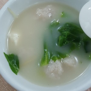 sopa de bolita de pescado