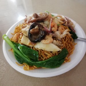 chow mein de mariscos