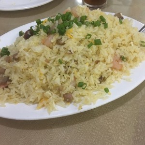 Arroz con camarones y pollo