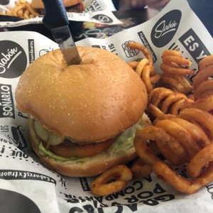 la abuela con curly fries