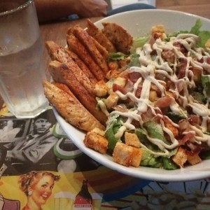 ensalada cesar con pollo