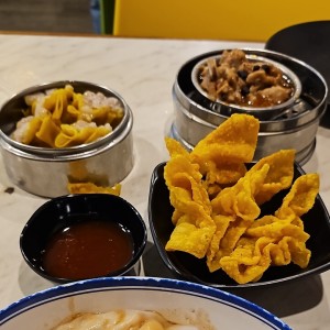 siu mai, costillas y wanton relleno