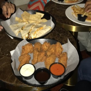 Wings y Quesadillas