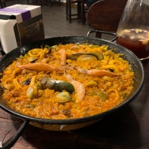 Paella (carne. mariscos o mixta)