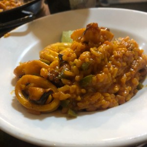 Paella (carne. mariscos o mixta)